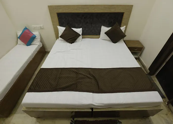 Near Taj Mahal-Basil Inn Home Saty Agra